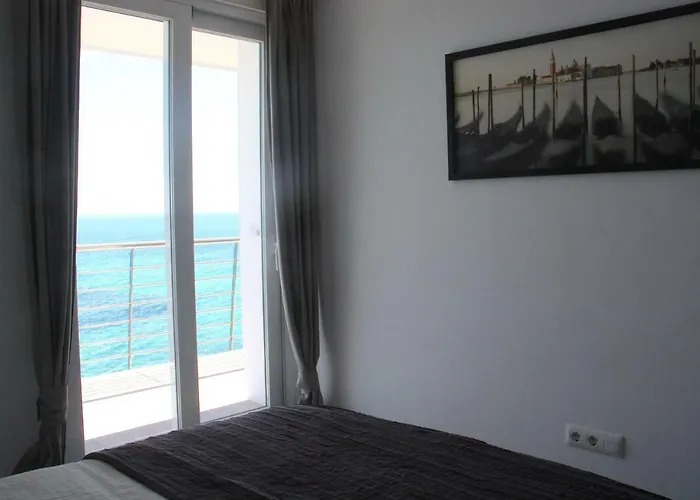 Penthouse Seaside 아파트 모라이라